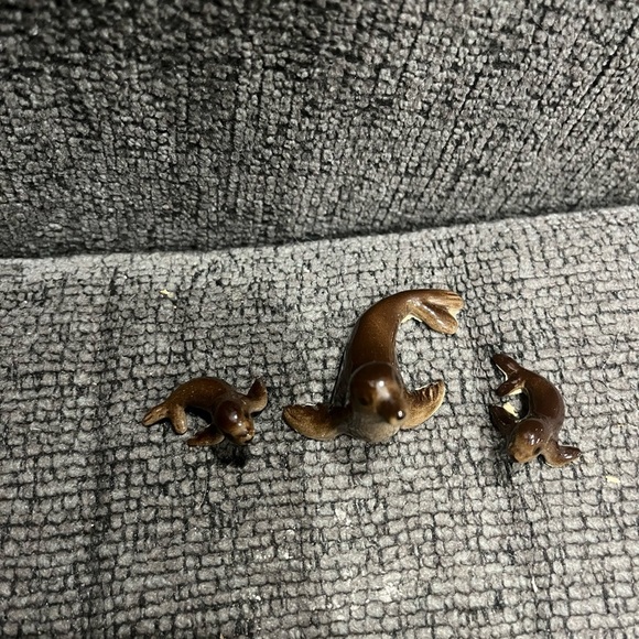 Vintage Antique Porcelain Ceramic Small Seal Mother Baby Set Animals - Picture 5 of 7